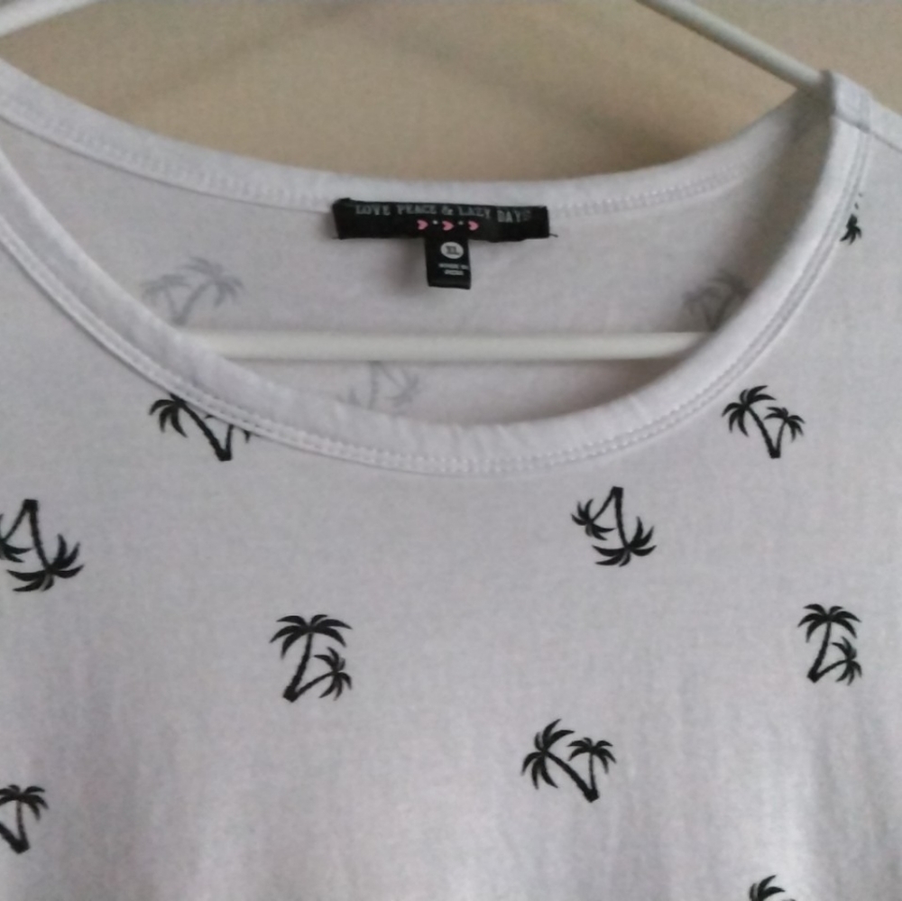 Love, Peace & Lazy Days crop tee size xl